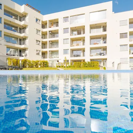 Atlantic Pearl Pool & Ocean View One Bedroom Appartement