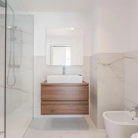 Atlantic Pearl Pool & Ocean View One Bedroom *