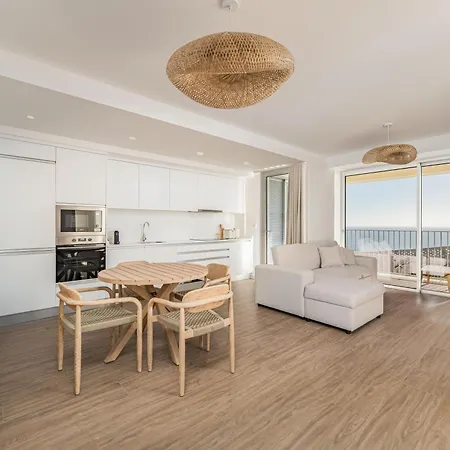 Atlantic Pearl Pool & Ocean View One Bedroom Apartment Camara de Lobos