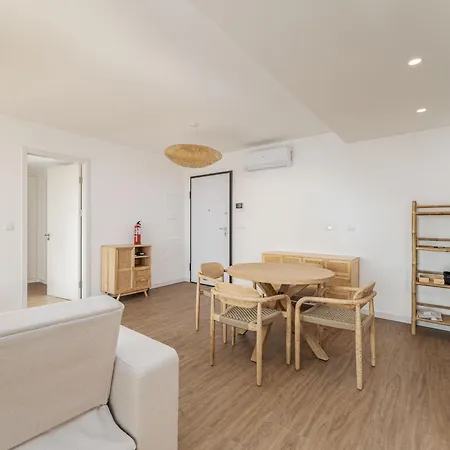 Atlantic Pearl Pool & Ocean View One Bedroom Appartamento *