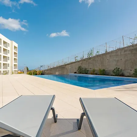 Atlantic Pearl Pool & Ocean View One Bedroom Apartment
