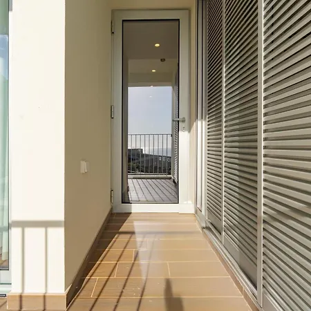 Atlantic Pearl Pool & Ocean View One Bedroom * Camara de Lobos