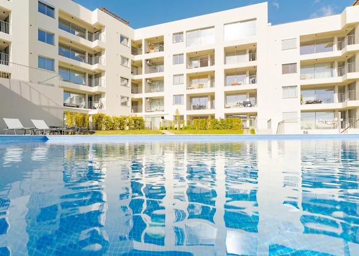 Atlantic Pearl Pool & Ocean View One Bedroom Apartment