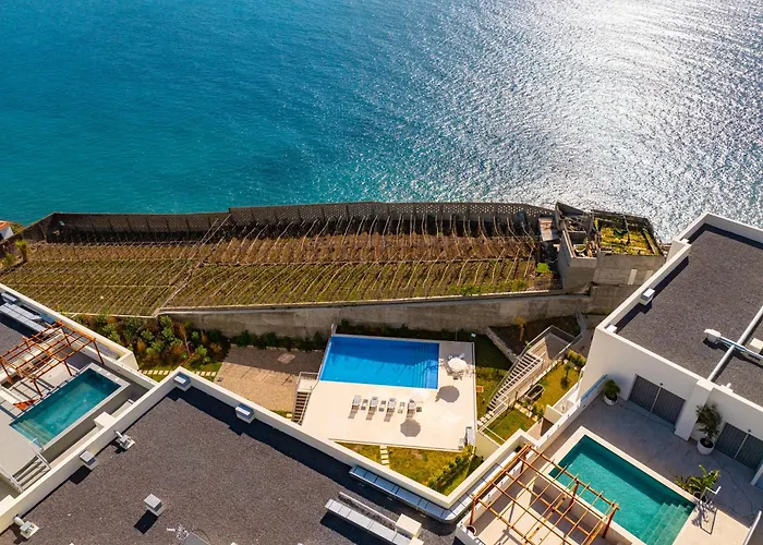 Atlantic Pearl Pool & Ocean View One Bedroom Camara de Lobos