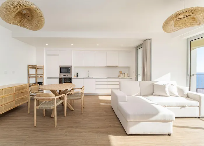 Atlantic Pearl Pool & Ocean View One Bedroom Apartment