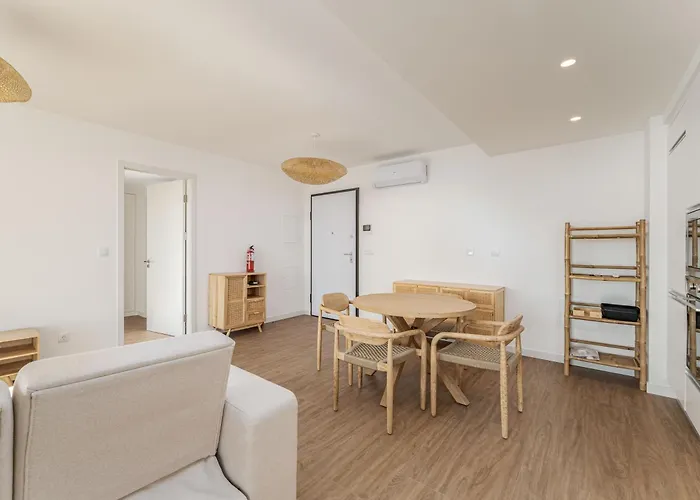 Atlantic Pearl Pool & Ocean View One Bedroom Apartment *