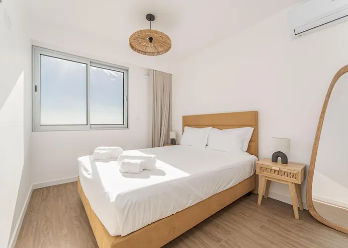 Atlantic Pearl Pool & Ocean View One Bedroom *