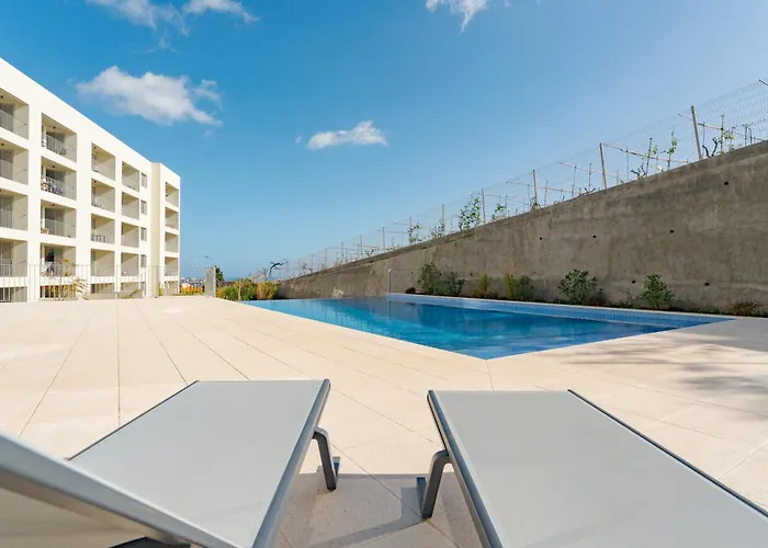 Atlantic Pearl Pool & Ocean View One Bedroom Apartment