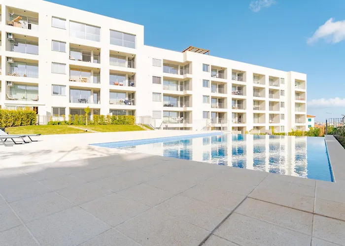 Atlantic Pearl Pool & Ocean View One Bedroom