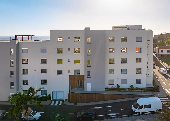 Atlantic Pearl Pool & Ocean View One Bedroom *